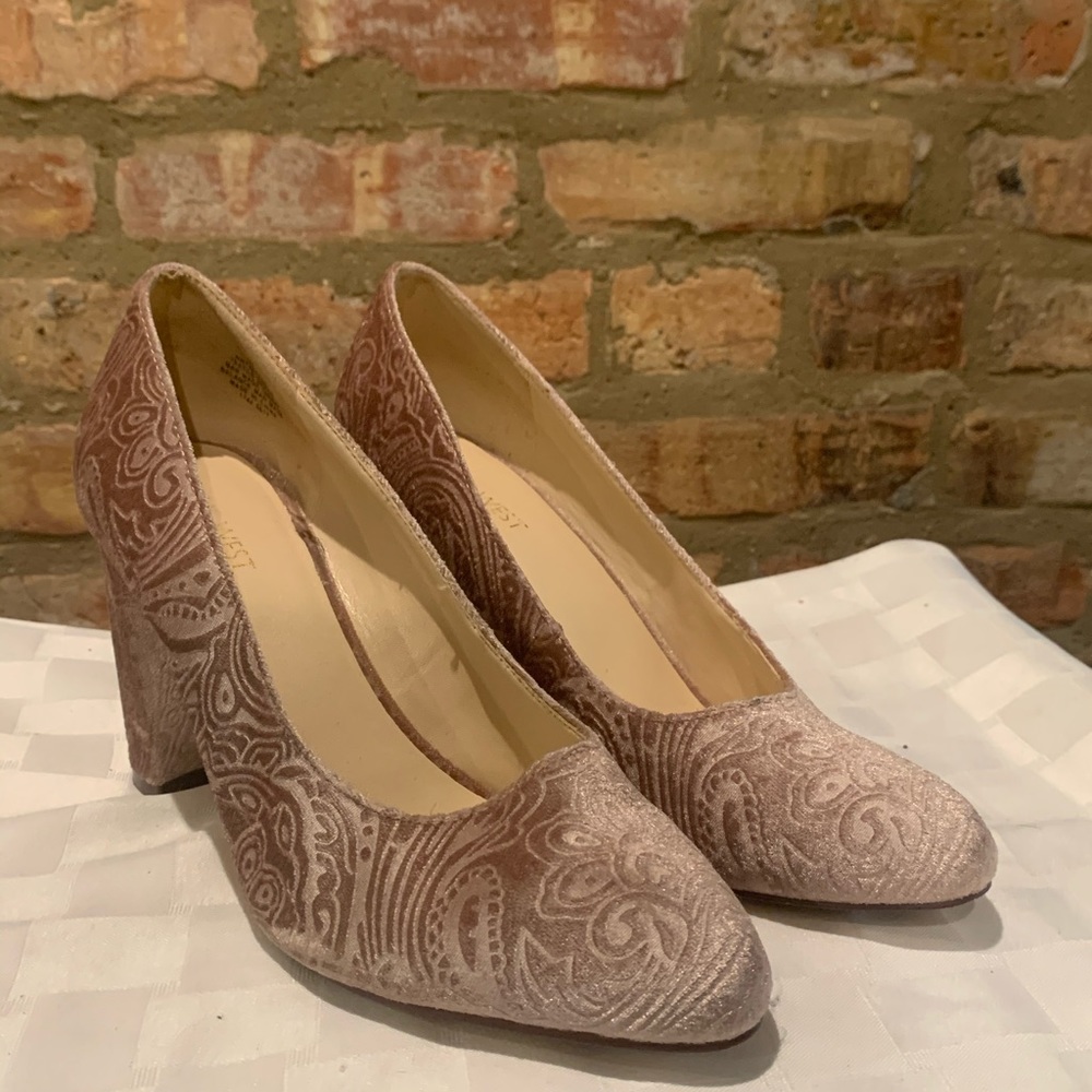 Nine West pump